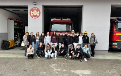 HRABRI POMAGAČI ZAJEDNICE – SUSRET 6. D RAZREDA S VATROGASCIMA